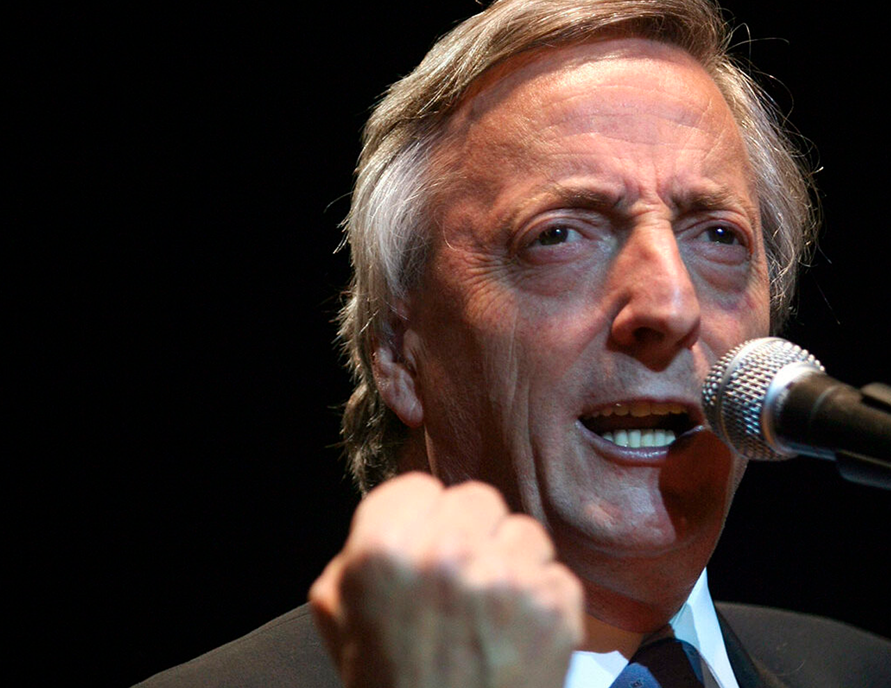 25 DE MAYO de 2003. Néstor Kirchner asume la Presidencia