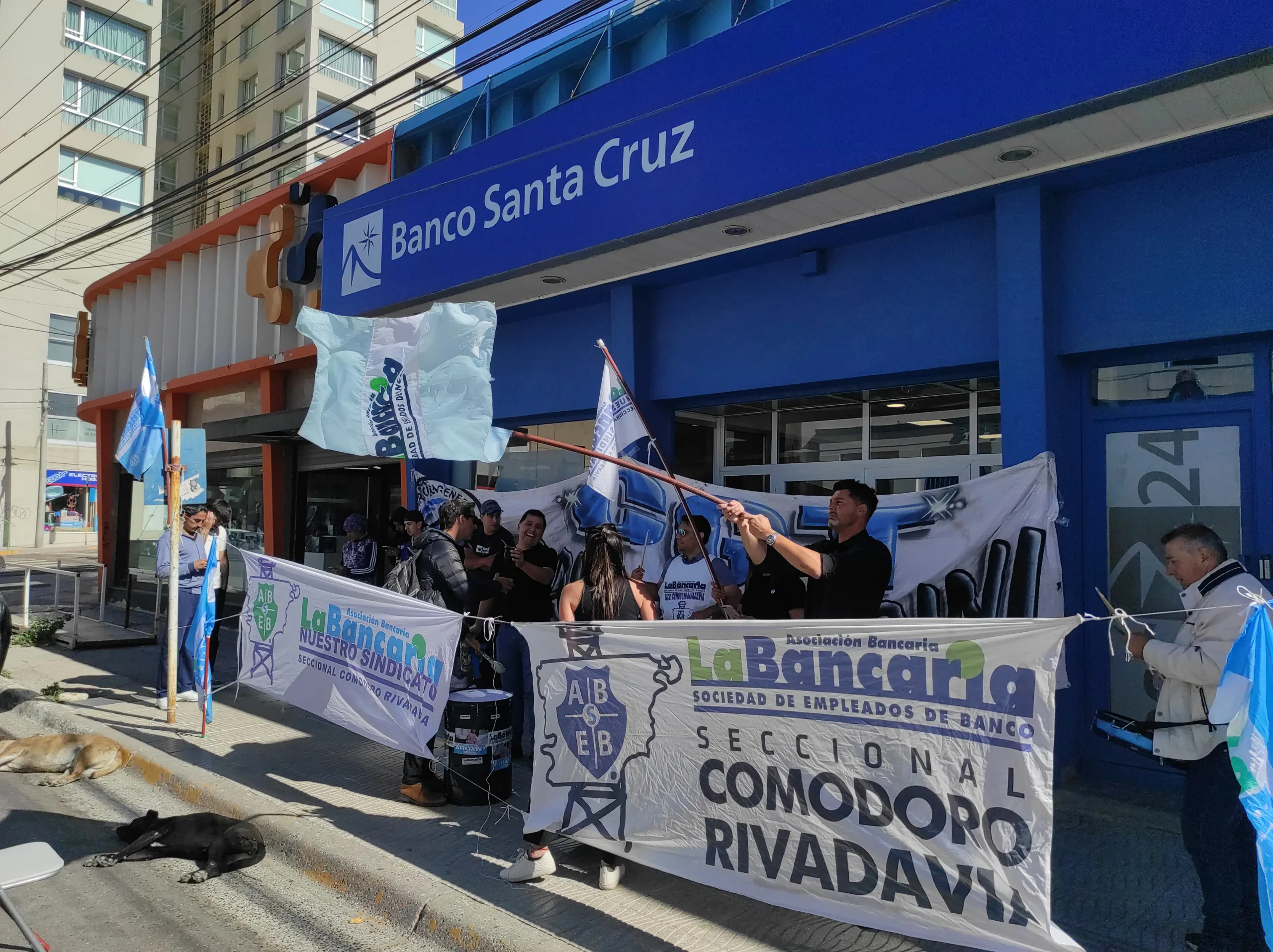 BCO. SANTA CRUZ – COMODORO RIVADAVIA. NO AL CIERRE, NI UN DESPIDO!!!