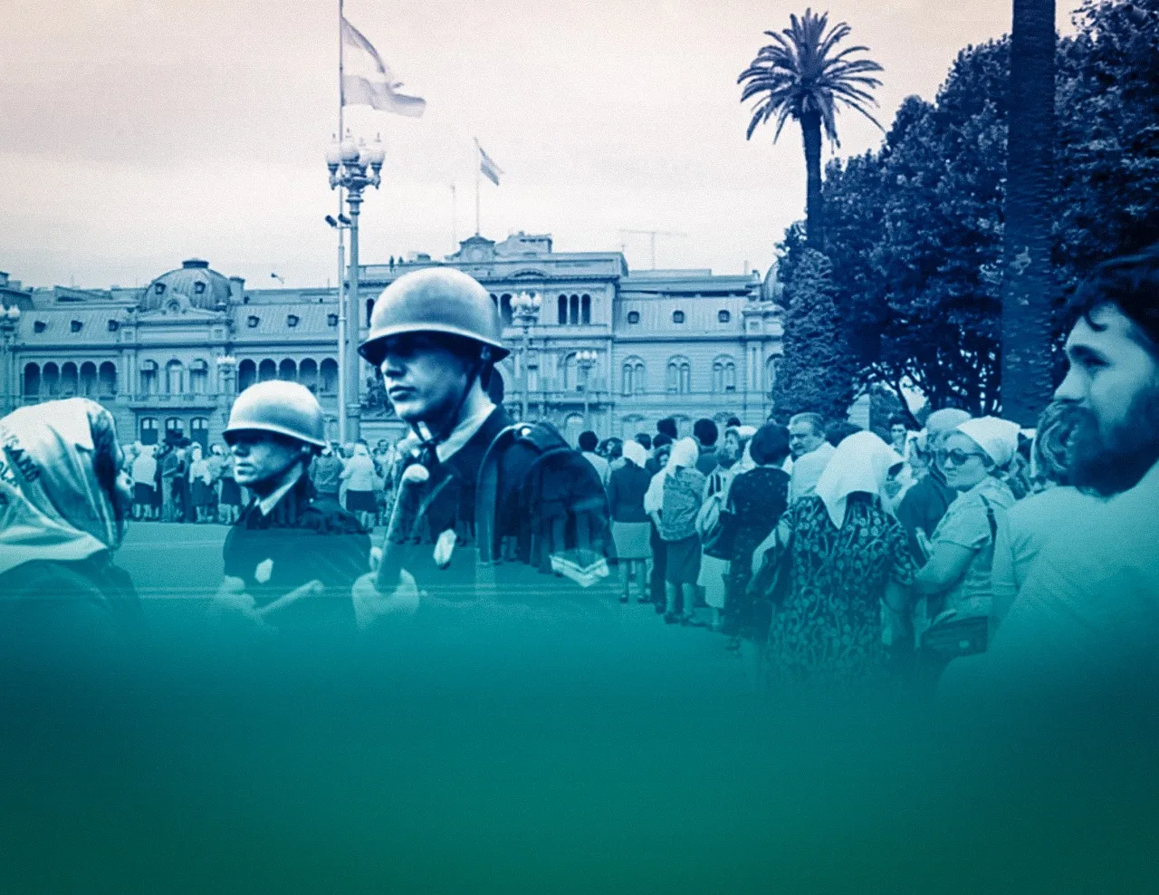 30 DE ABRIL 1977. Primera ronda de las Madres de Plaza de Mayo