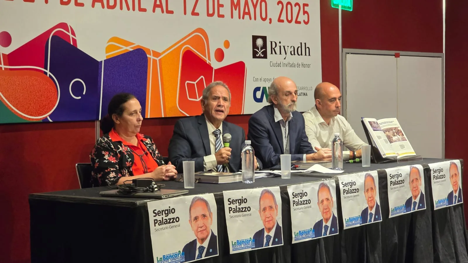 La Bancaria presentó su libro Centenario en la 49° Feria del Libro