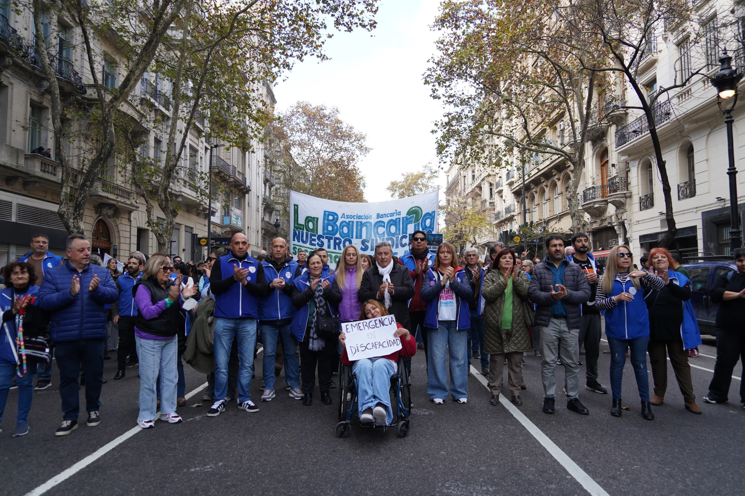 La Bancaria participó en la multitudinaria movilización de Ni una Menos, jubilados/as, y el Garrahan