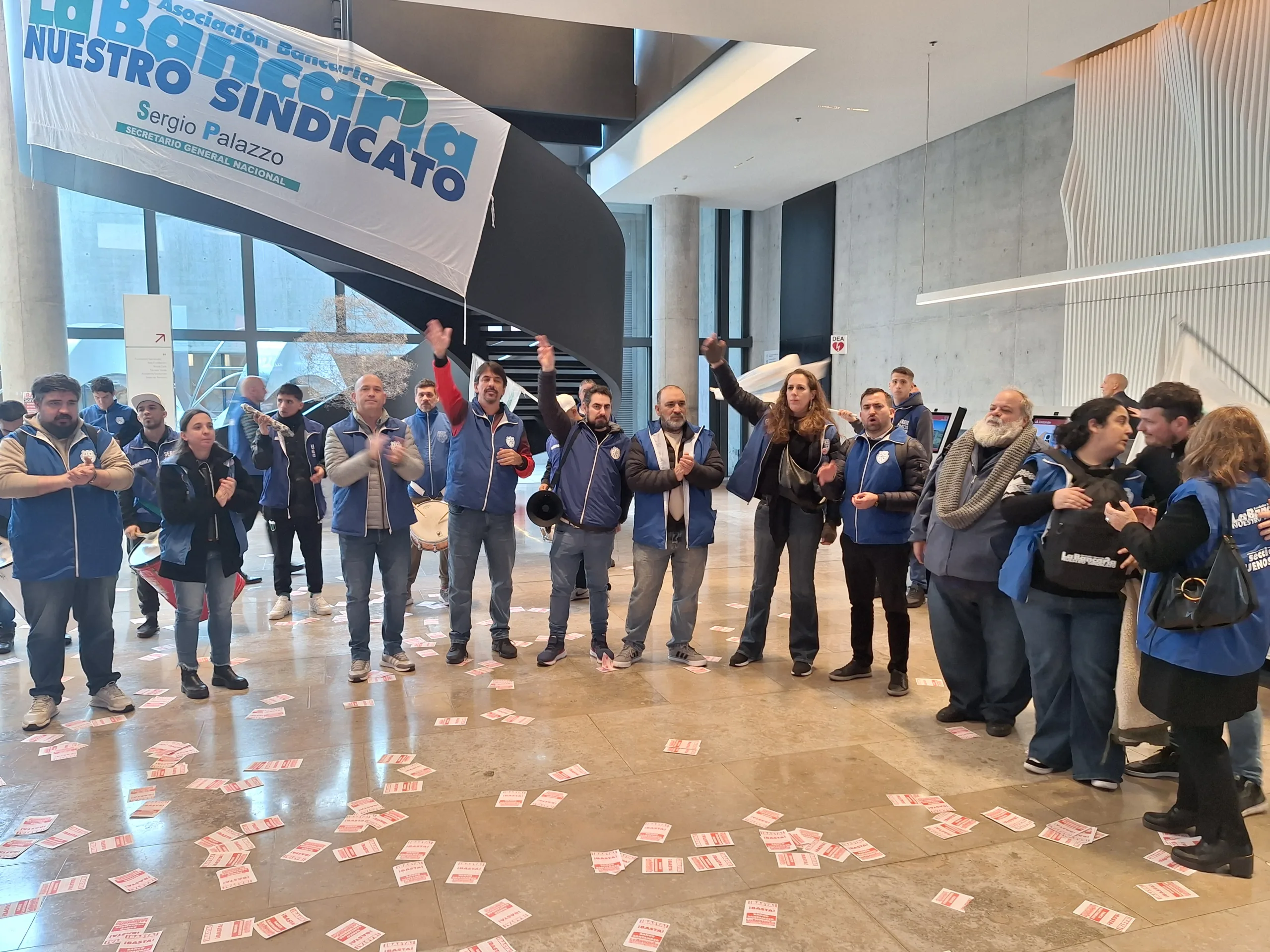 Sin respuestas, se profundiza el plan de lucha  en el Banco Santander