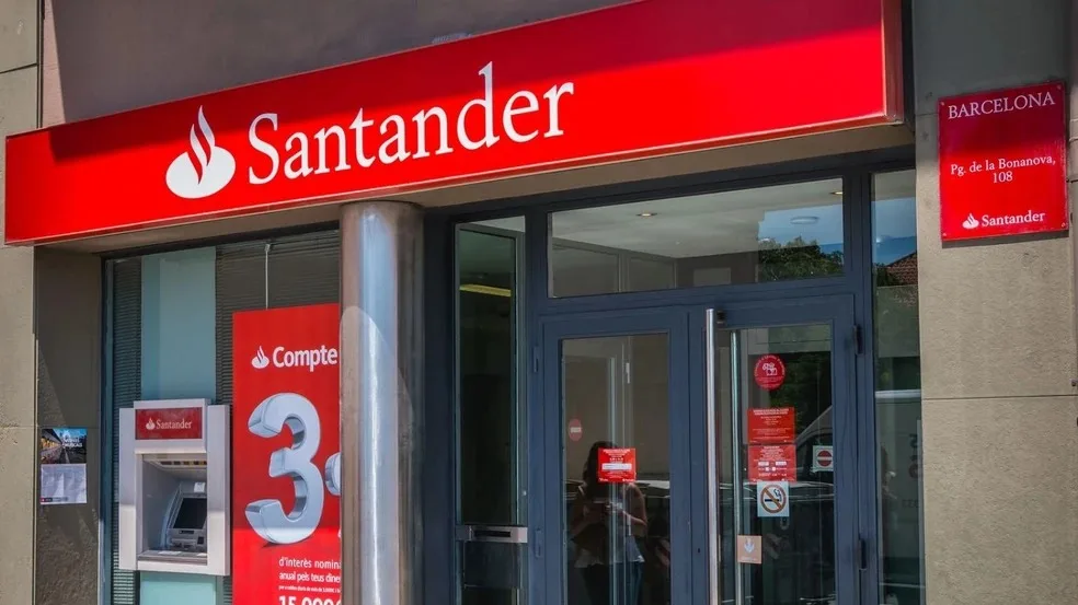 Ranking insólito: Increíblemente Merco premia al Santander, que despide y aprieta a sus trabajadores/as