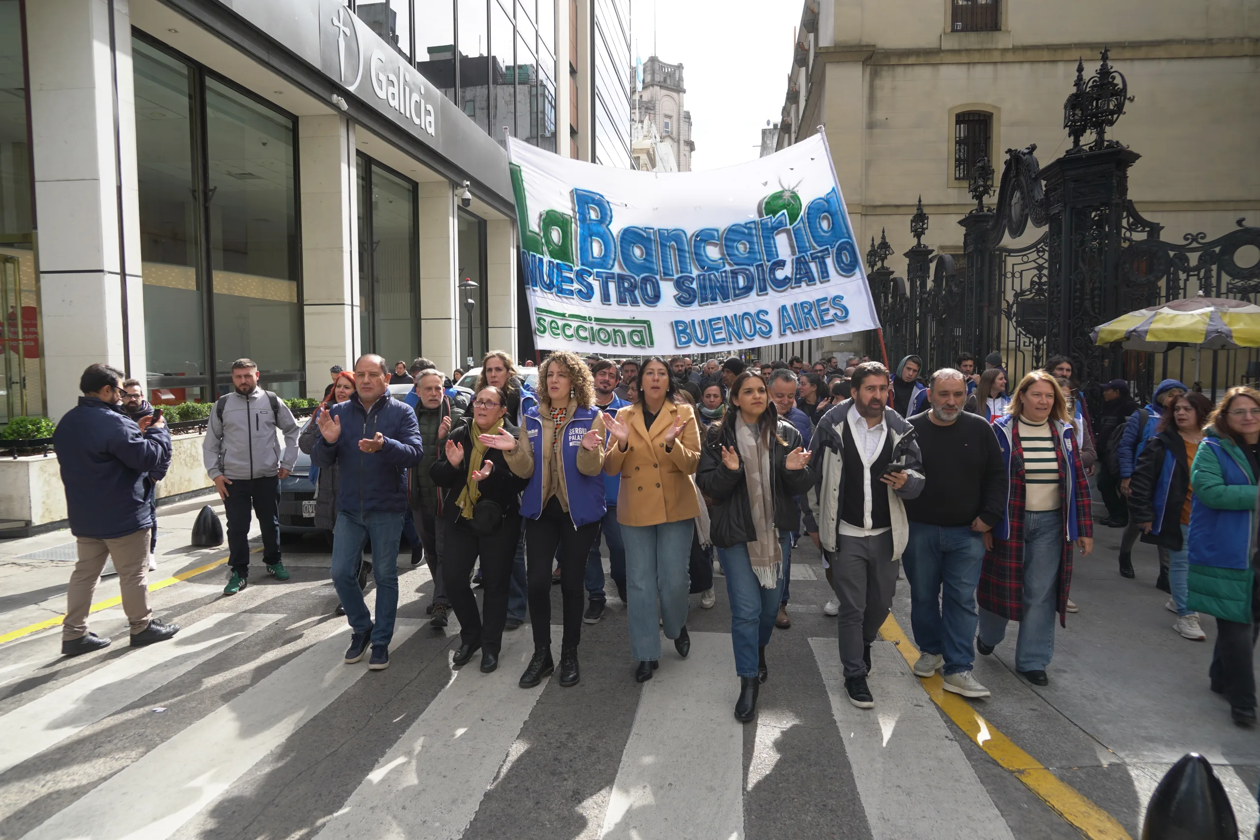 Contundente paro nacional bancario en el BCRA y Banco Hipotecario