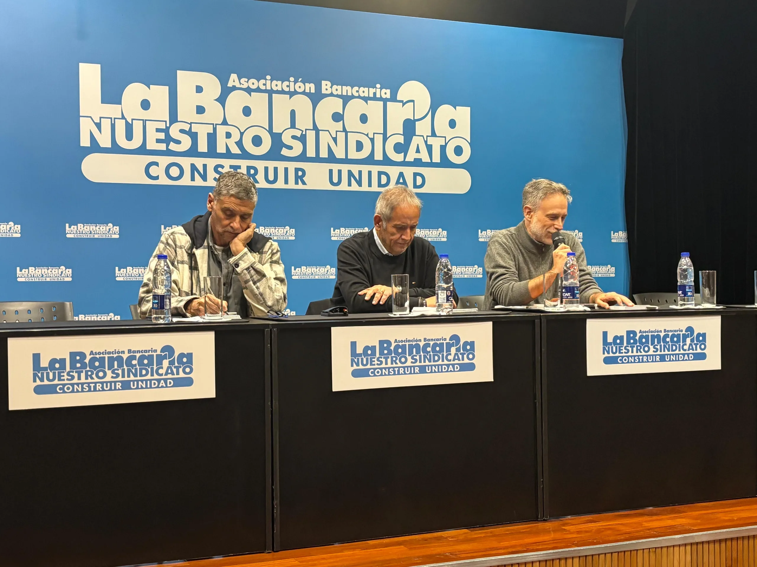 Memoria y cultura en La Bancaria: presentaron dos libros sobre Malvinas y la dictadura
