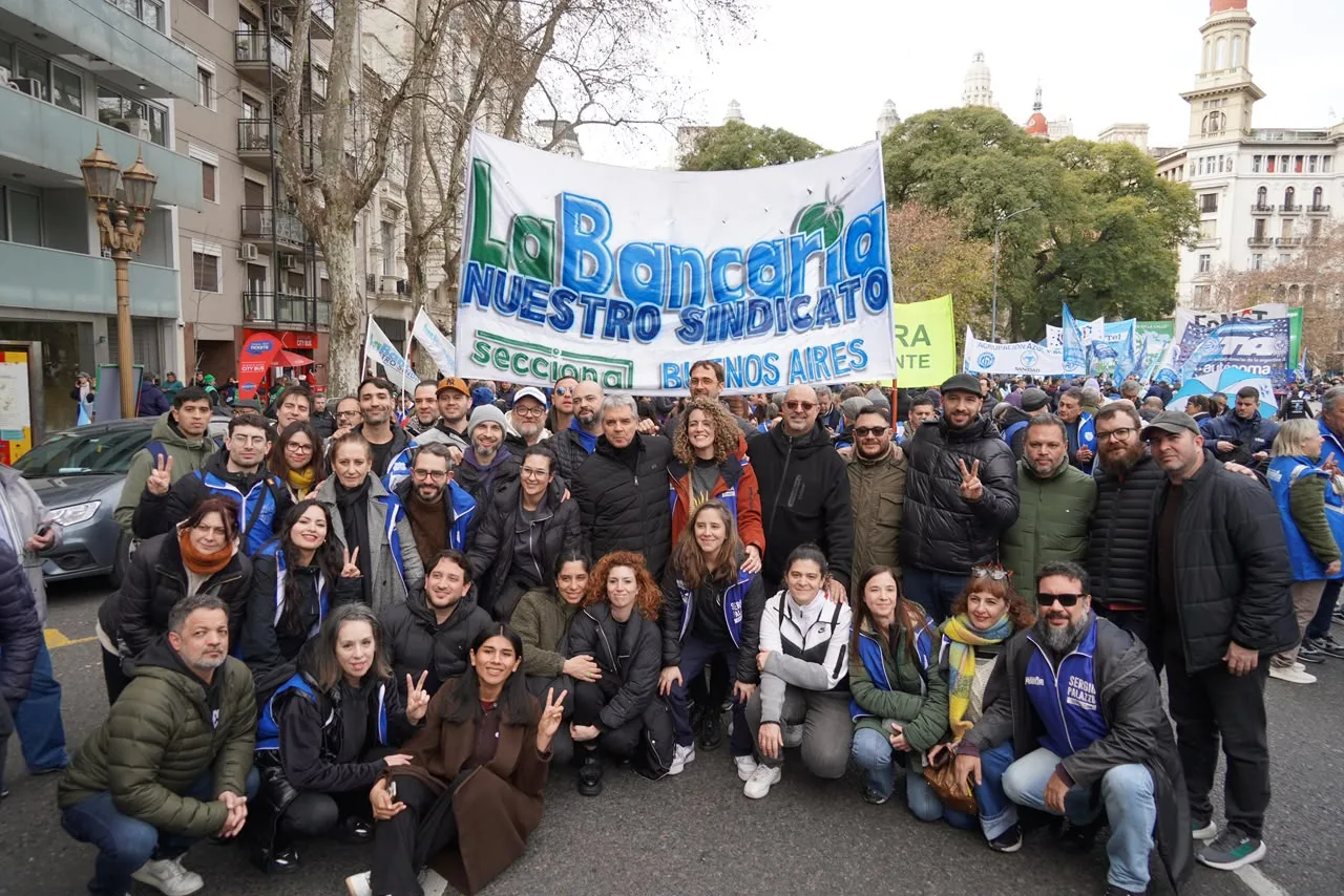 La Bancaria se movilizó junto a la CGT en apoyo a los jubilados